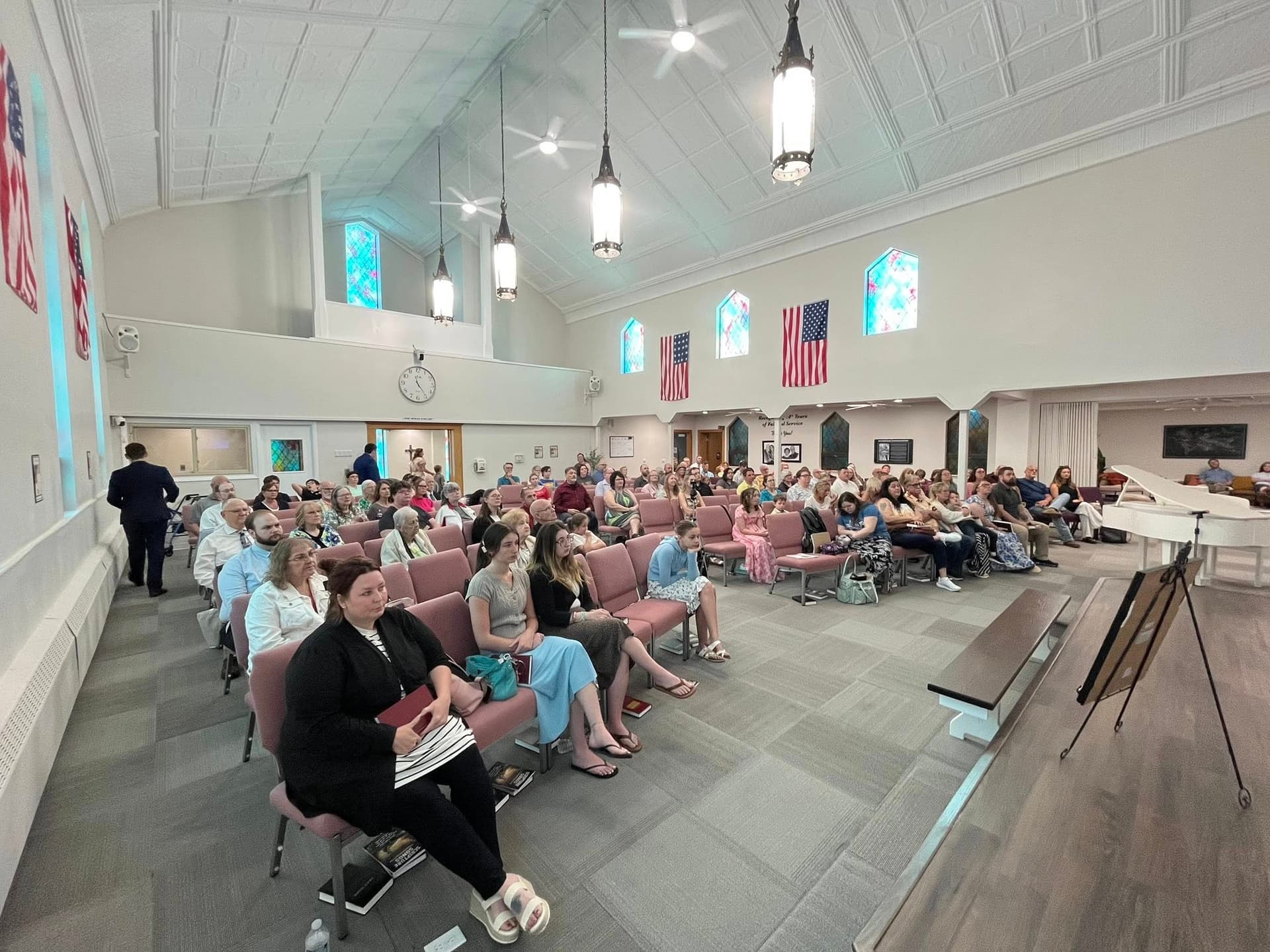 Gethsemane Church worship service in Pekin Illinois
