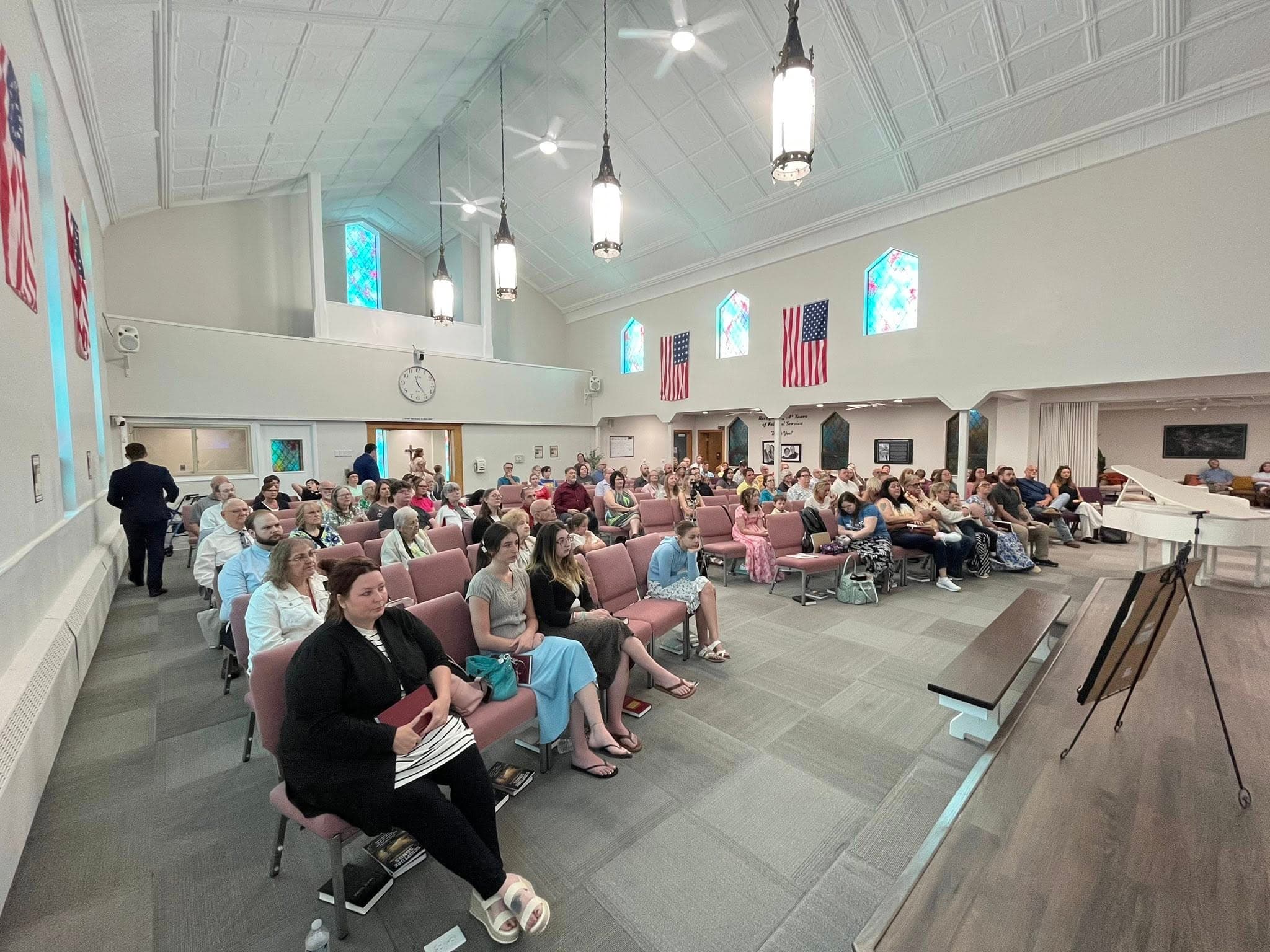 Gethsemane Church worship service in Pekin Illinois